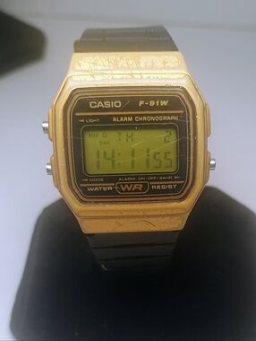 Casio F-91W Gold & Black Digital Watch